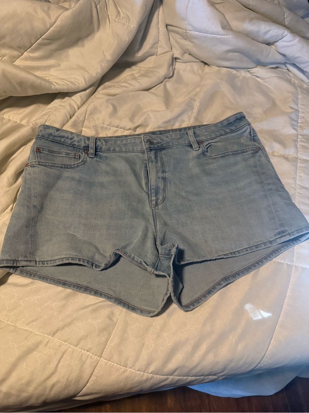 American Eagle perfect shortie light wash size 16